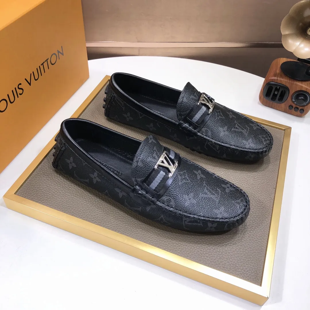 Men's men's shoes 💰420💰 [LV Doudou shoes] (water-dyed cowhide lining) new model is on the market, available on the official website. The new Doudou shoes are processed into single-color materials, and the uppers are made of imported special materials. The body of the shoe is fully hemmed with mark thread, and is lined with imported original cowhide leather. The elegant shoe shape is super suitable for all-matching, and the size is 38-44.